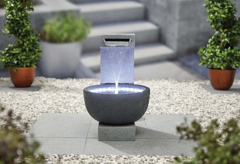SOLITARY POUR WATER FEATURE