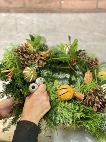 CHRISTMAS WREATH MAKING KIT