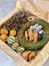 CHRISTMAS WREATH MAKING KIT
